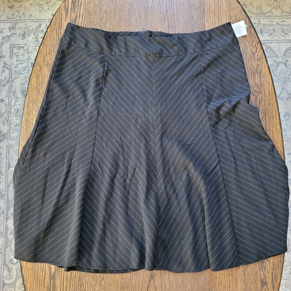 NY Invasion Black Pin Stripe High Waisted A-line Flowy Skirt Size Women's 16